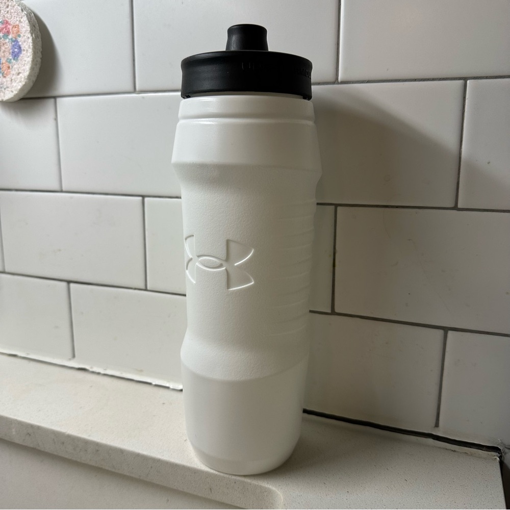 🌻5/$30🌻 🆕 UNDER ARMOUR Sideline 32 Ounce Squeezable Bottle